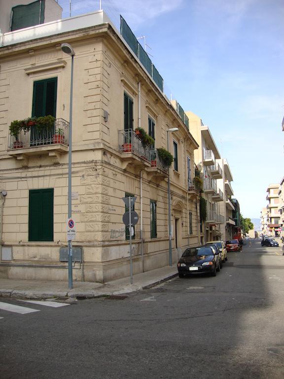 La Maison Des Livres Reggio di Calabria Zewnętrze zdjęcie