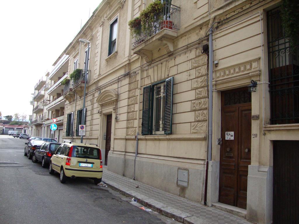 La Maison Des Livres Reggio di Calabria Zewnętrze zdjęcie