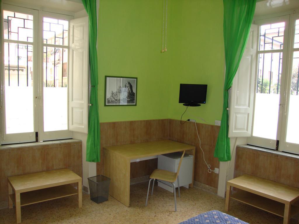 La Maison Des Livres Reggio di Calabria Zewnętrze zdjęcie